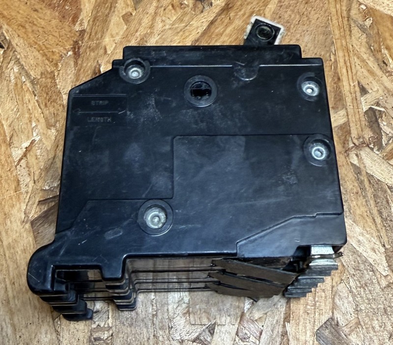 Eaton CH3100 Thermal Magnetic Circuit Breaker gallery