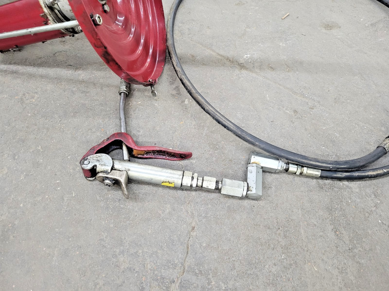 ALEMITE RAM GREASE PUMP KIT 9911-H1 50:1 MOUNTED COVER W/GREASE GUN AND SWIVEL gallery