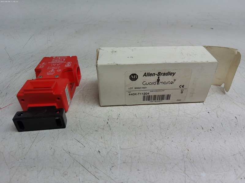 New Allen Bradley Guardmaster Interlock Switch 400K-T11204 MSS-5 M20