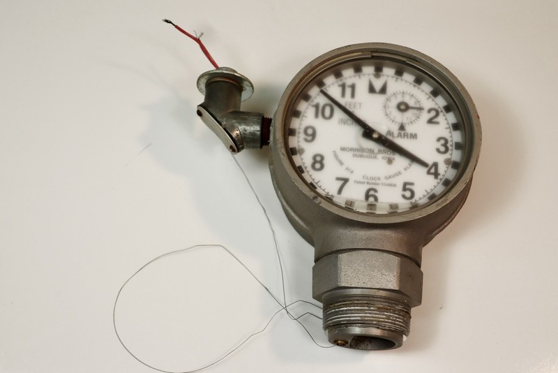 Morrison Bros 918 Series 2″ NPT Clock Gauge Alarm, UNKNOWN CONDITION