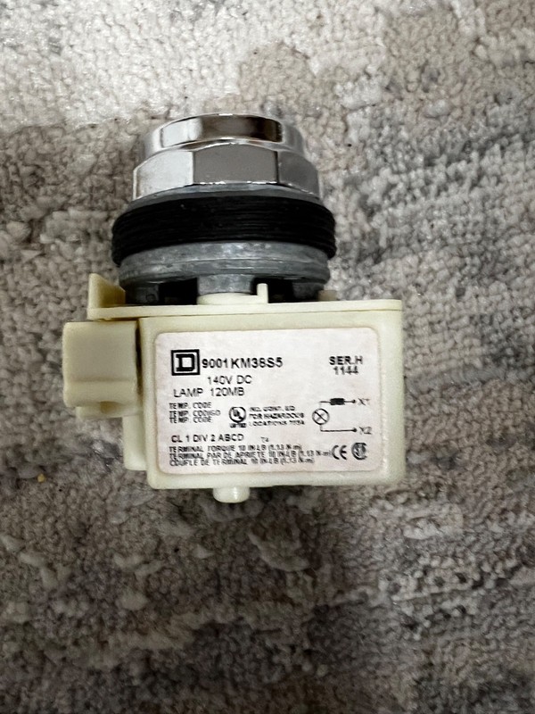 SQUARE D 9001KP38Sp SER. H 135V DC – 9001KM38S5 PILOT LIGHT – NO LENS