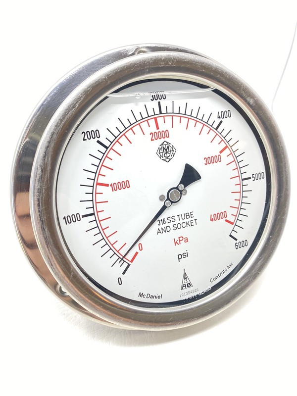 MCDaniel Controls 316SS Tube And Socket Pressure Gauge 0-6000 PSI / 0-40000 kPa gallery
