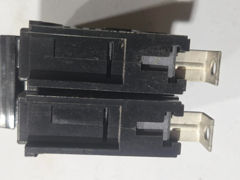 GTE Sylvania BAB2025 2 pole 25 amp bolt on 120/240v Circuit Breaker Old Style gallery