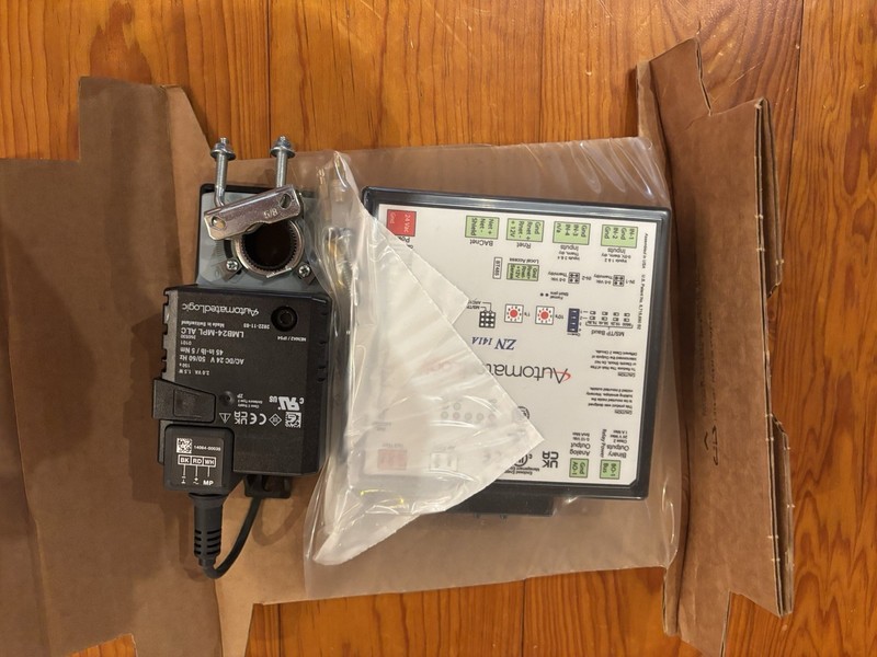 Automated Logic Zn141A Zone Controller and Belimo Actuator New In Box gallery