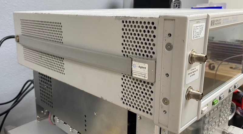 HP Agilent E4430B 250Khz - 1GHz, ESD-G Series Signal Generator, Opt. 1EM gallery