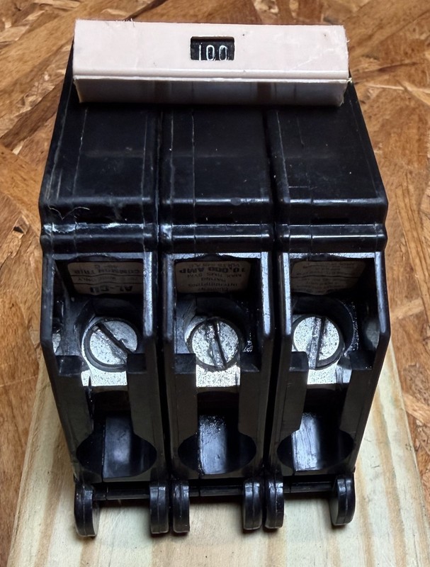 Eaton CH3100 Thermal Magnetic Circuit Breaker