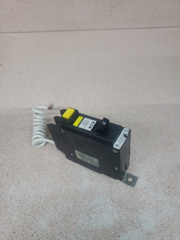 1) CUTLER HAMMER EATON QBAF1020 1 Pole 20 Amp 120V ARC FAULT BOLT-ON
