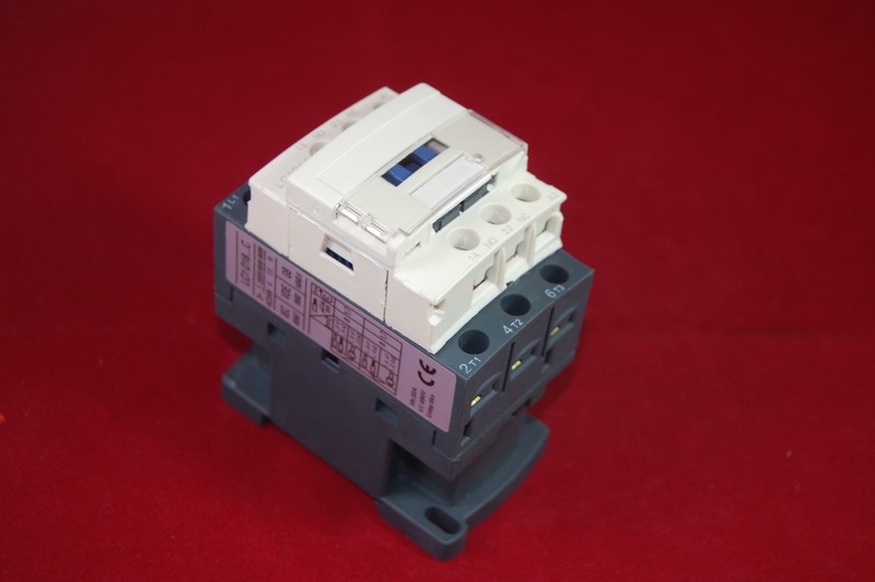 1pc New type FITS LC1D18F7 AC CONTACTOR 18A COIL 110V AC 50/60HZ
