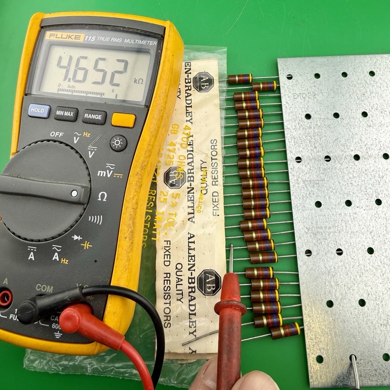 4,700 Ohm 4.7K 1 Watt 5% Allen-Bradley Carbon Comp Resistors NOS (25 Pieces) gallery