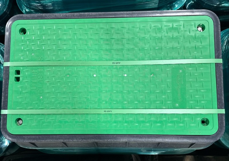 17x30x18 HDPE Plastic Pedestrian Rated Hand Holes w/Blank Lid, 1 Unit
