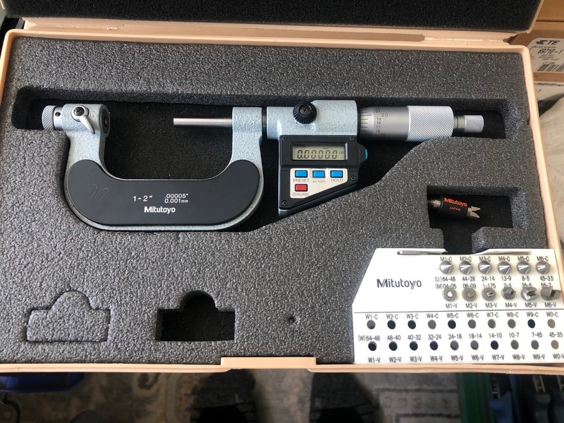 MITUTOYO DIGITAL THREAD SCREW MICROMETER 326-712-10 TMC-2″ DM WITH ANVILS