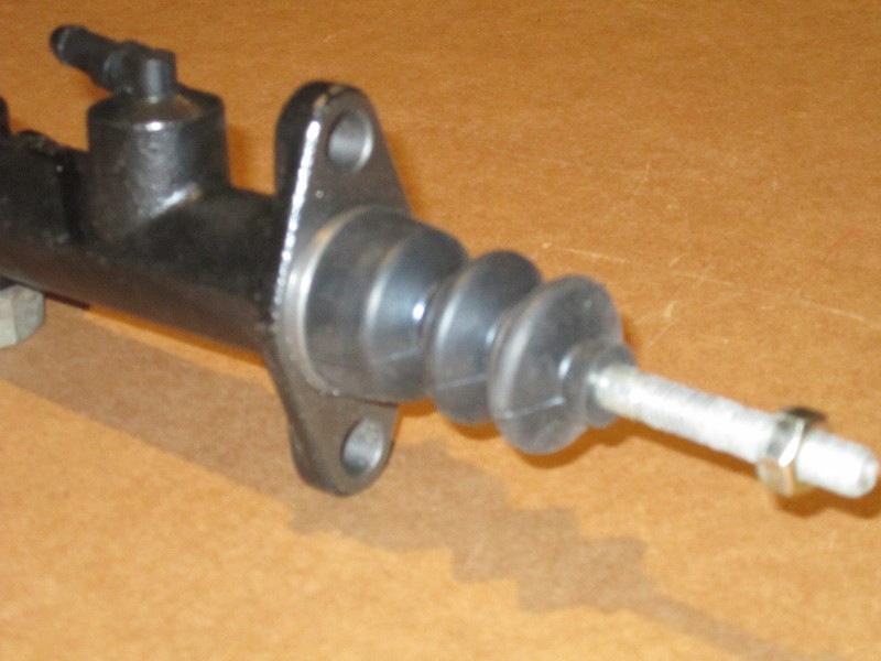 IH International 274, 284, 383, 483 master brake cylinder 973825C91, 1435123R91 gallery