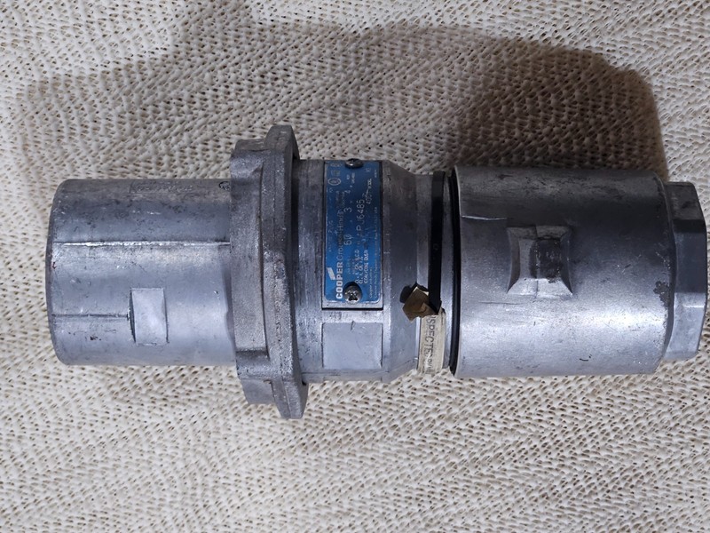 Crouse-Hinds APJ6485 4-Pole Circuit Breaker Plug