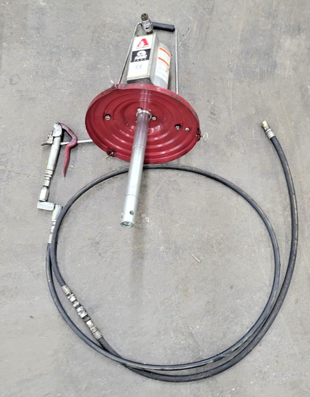 ALEMITE RAM GREASE PUMP KIT 9911-H1 50:1 MOUNTED COVER W/GREASE GUN AND SWIVEL