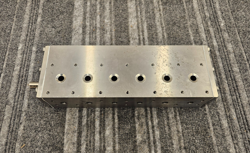 Hydraulic Manifold Block 11-3/4″ L x 4-1/4″ W x 2-3/8″ H, 1869077 R4 P01222BR