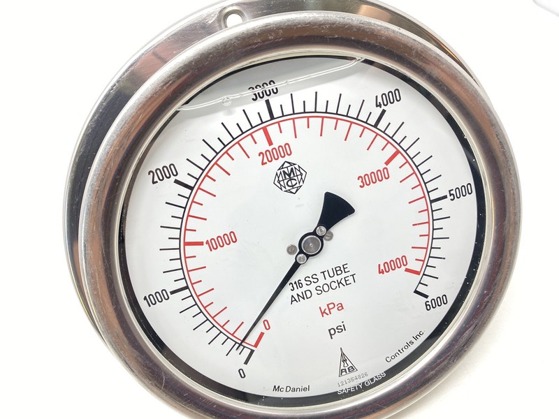 MCDaniel Controls 316SS Tube And Socket Pressure Gauge 0-6000 PSI / 0-40000 kPa gallery
