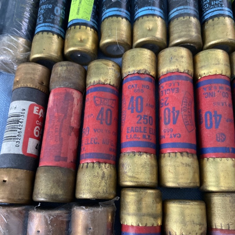 Assorted Lot of 89 ONE TIME 35,40,50 Amp Fuses #FL-BX-090 gallery
