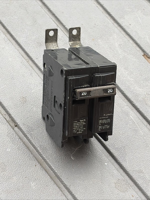 ITE Siemens B220 Circuit Breaker 20A 2Pole 120/240VAC 10KAIC Bolt On Panel Mount