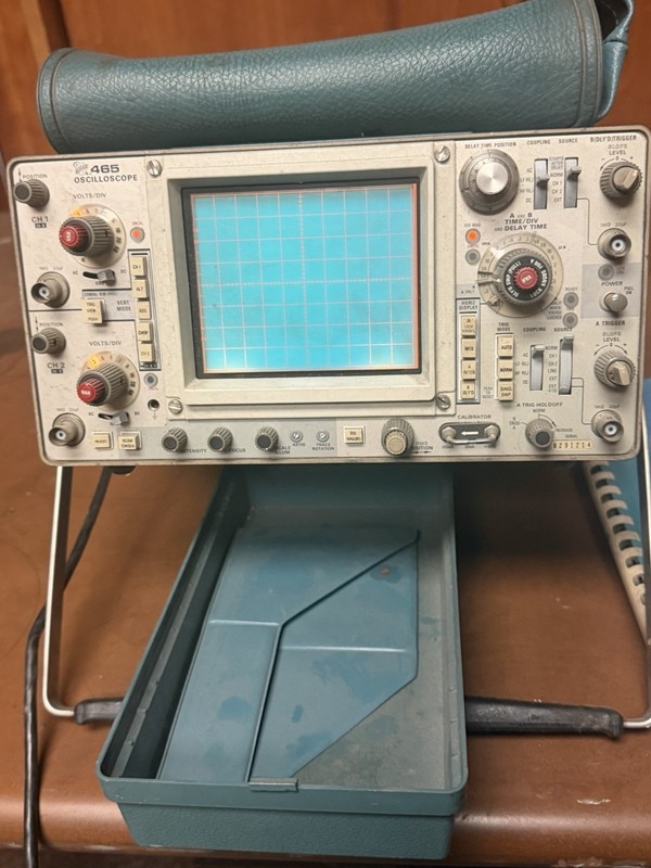 Tektronix 465 Dual Trace 100 MHz Analog Oscilloscope Multiple Probes Wth Manual