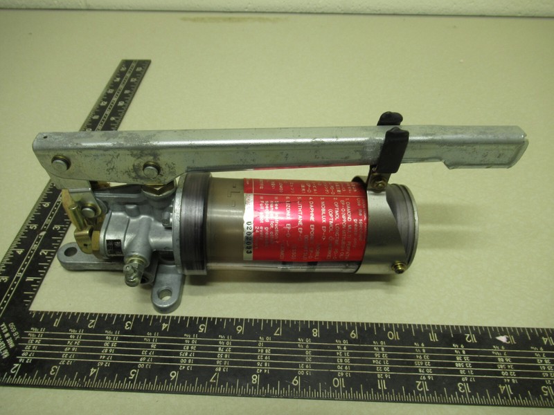 NOS – LUBE Corporation 103532 Manual Grease Lubrication Pump GHS-1-100V
