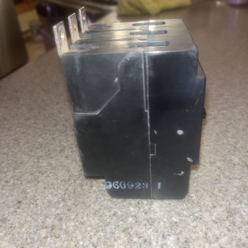GHB3030 CUTLER HAMMER 3-Pole 30Amp 480V Circuit Breaker gallery