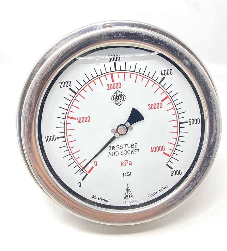 MCDaniel Controls 316SS Tube And Socket Pressure Gauge 0-6000 PSI / 0-40000 kPa