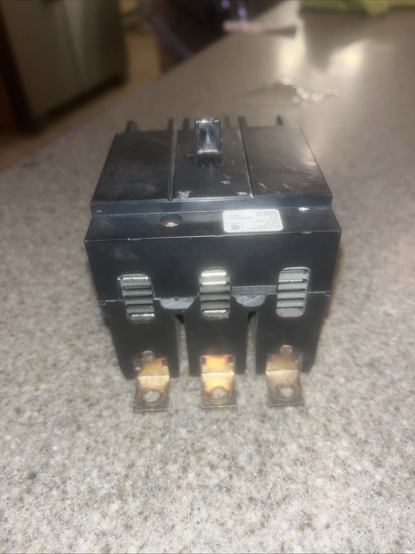 GHB3030 CUTLER HAMMER 3-Pole 30Amp 480V Circuit Breaker gallery
