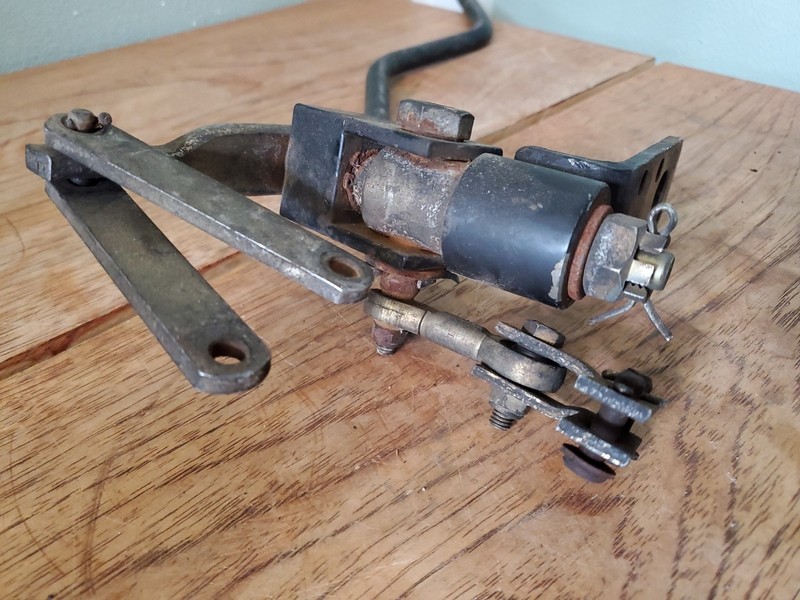 John Deere 755, 855, 955 Tractor Selective Valve Control with Handle & Linkages gallery