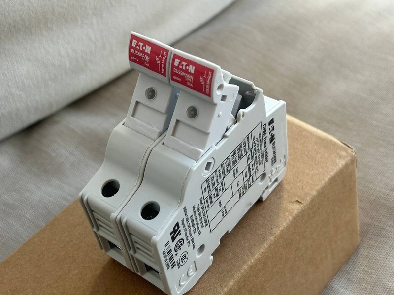 Eaton Bussmann CHM2DIU Fuse Holder Disconnect 32A 690V. 2 Pole Indicator