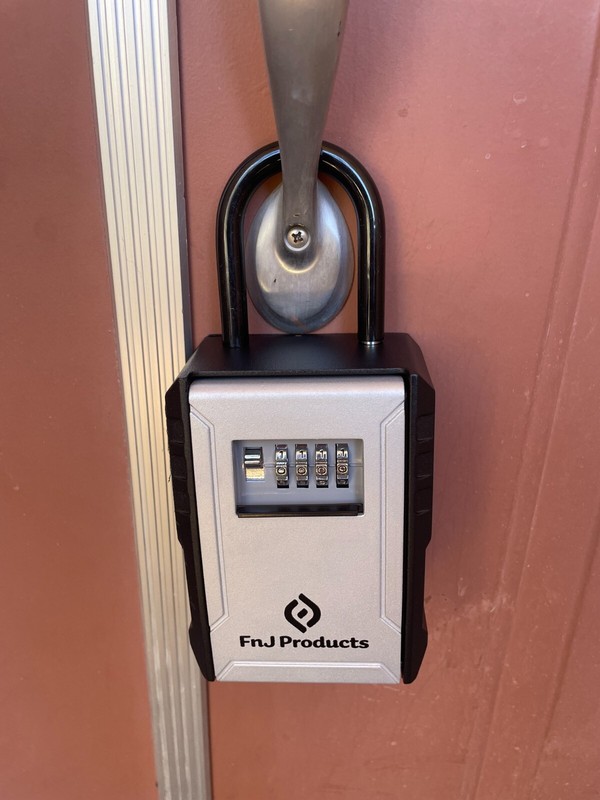 XL Lockbox Key Safe for Keys, FOB, etc 2 in 1 Box Wall Mount & Shackle Mount New gallery