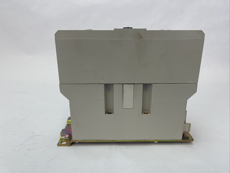 CUTLER HAMMER CN15KN3-59 SIZE 3 CONTACTOR 600VAC 90A 50HP SER A1 COIL 120V 60HZ gallery