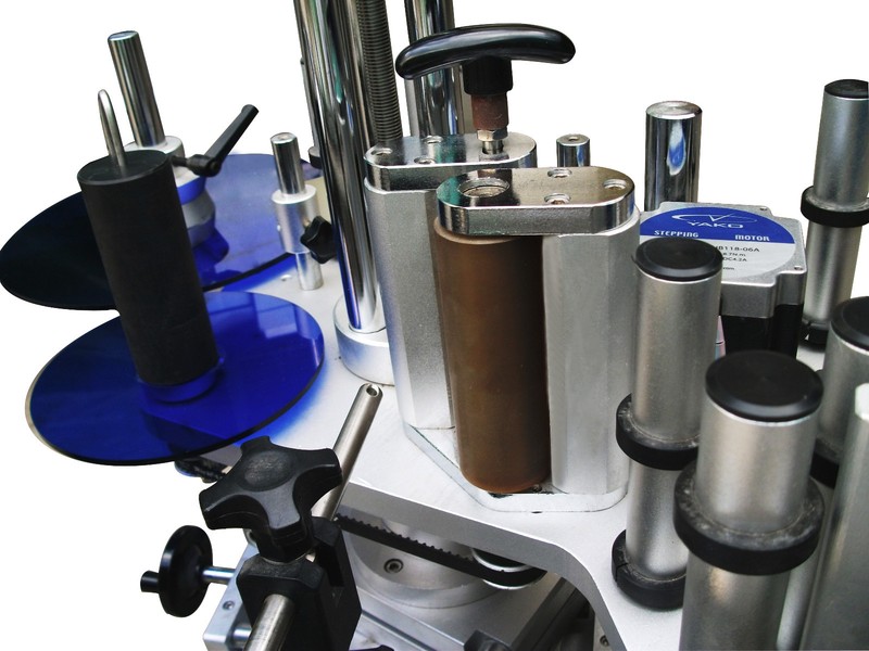 Automatic Round Bottle Vertical Labeling Machine labler for Beer Can Labeller gallery