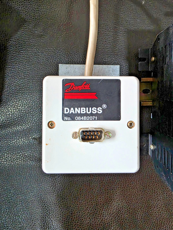 DANFOSS ADAP-KOOL TYPE AKC 24P2 084B2028 24Vac 50/60 HZ 6W gallery