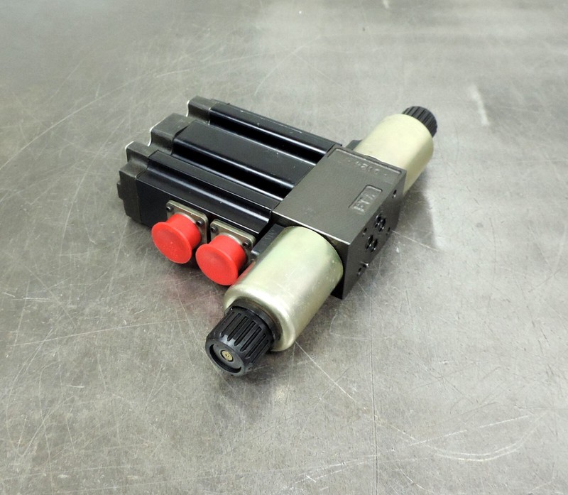 Parker Servo Valve D1FLE01CCNTJ0030 5000 PSI 345 Bar , 500 PSI 35 Bar