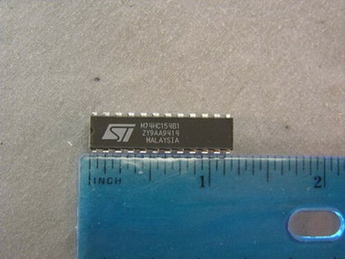 6 STMicroelectronics 74HC154B1 4 to 16 Line Decoder Multiplexer ICs