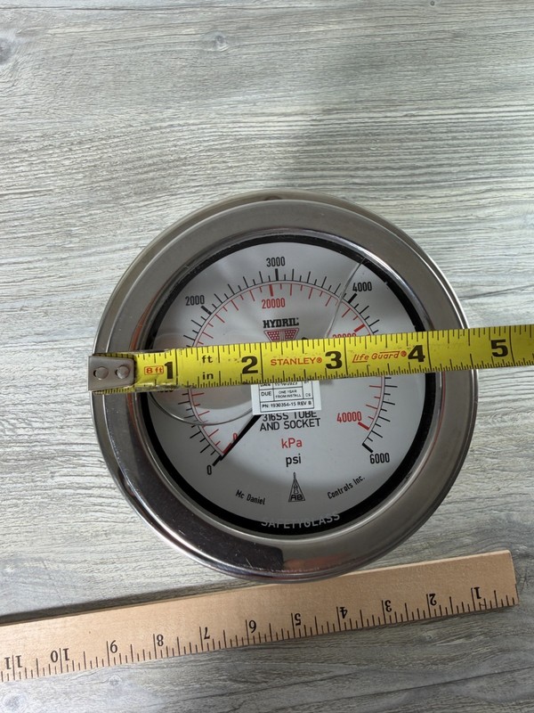 HYDRIL McDaniel Controls Pressure Gauge 316 SS Tube Socket 0-6000 PSI 40000 kPa gallery