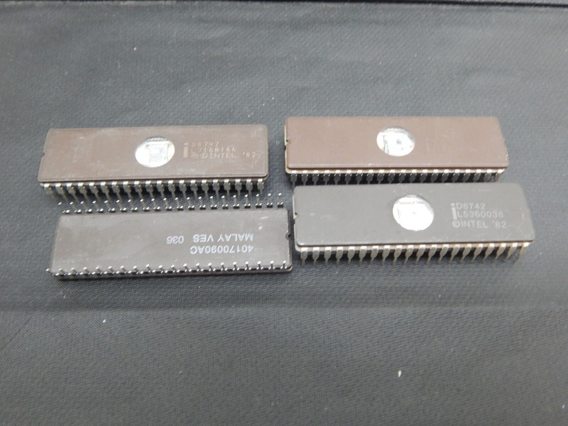 Intel D8742 Universal Peripheral Interface – LOT OF 4 IC’S – USA FAST SHIPPING
