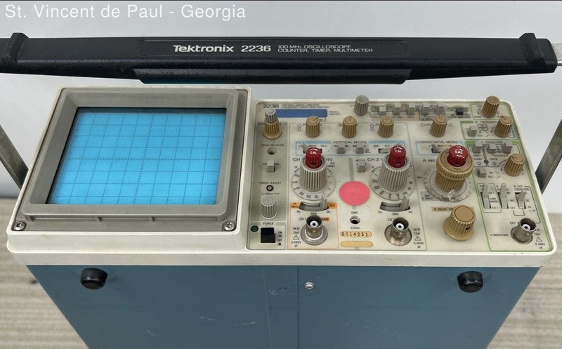 Tektronix 2236 Oscilloscope Counter, Timer, and Multimeter 100 MHz Tested Read gallery