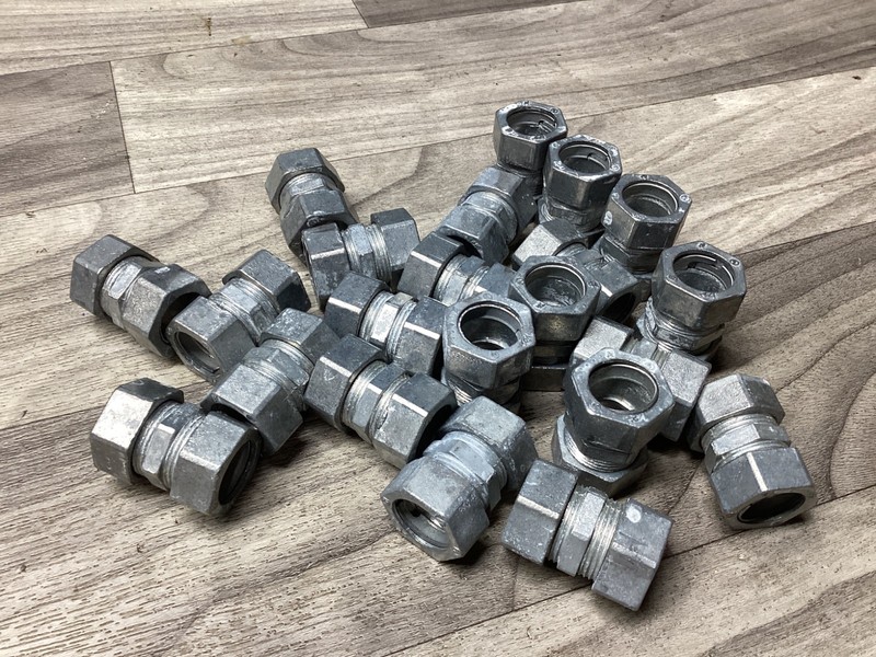 Arlington 1/2″ EMT Couplings Compression Zinc Die Cast Concrete #106N26*SI