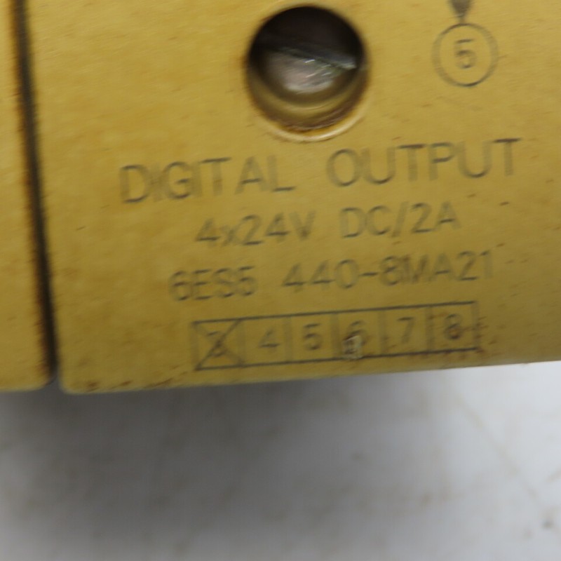 Siemens 6ES5 440-8MA21 (2) Digital Output Modules W/(1) 6ES5 700-8MA11 Base gallery