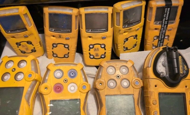 Lot of Honeywell 12 BW Honeywell Gas Alert Air Monitors Non Working Repair Parts gallery