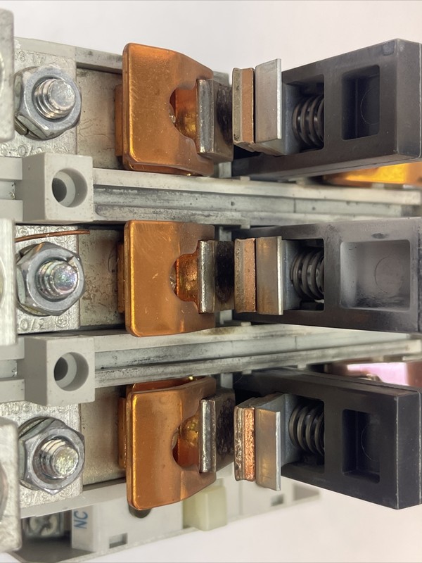 CUTLER HAMMER CN15KN3-59 SIZE 3 CONTACTOR 600VAC 90A 50HP SER A1 COIL 120V 60HZ gallery