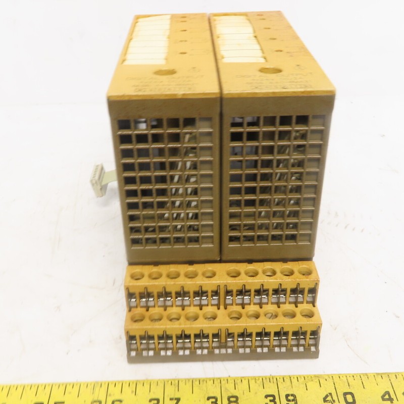 Siemens 6ES5 440-8MA21 (2) Digital Output Modules W/(1) 6ES5 700-8MA11 Base gallery