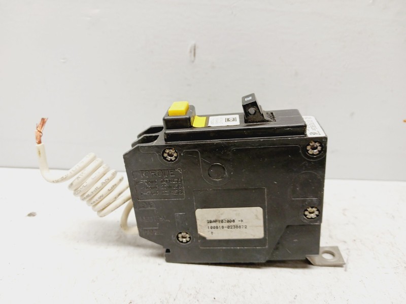 NEW EATON QBAF1020 20 AMP BOLT-ON CIRCUIT BREAKER 1P 12O VAC 10 KAIC gallery