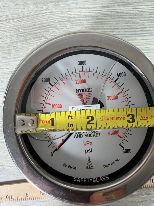 HYDRIL McDaniel Controls Pressure Gauge 316 SS Tube Socket 0-6000 PSI 40000 kPa gallery