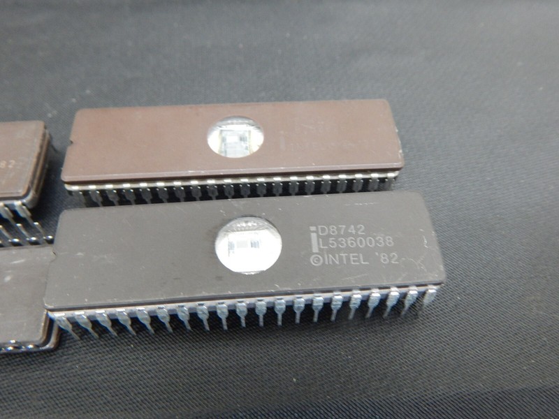 Intel D8742 Universal Peripheral Interface - LOT OF 4 IC'S - USA FAST SHIPPING gallery