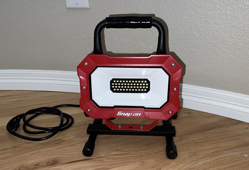 SNAP-ON LED WORKLIGHT 1600 Lumens Work Light 692283 Plug In 52 LED LIGHTS