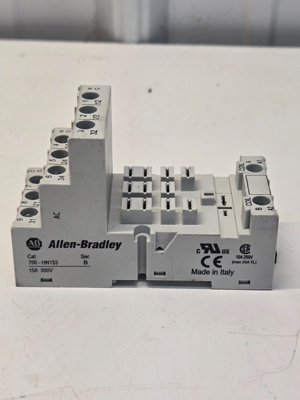 Allen Bradley 700-HN153 RELAY SOCKET 11 BLADE 15A 300V Series B NEW x69