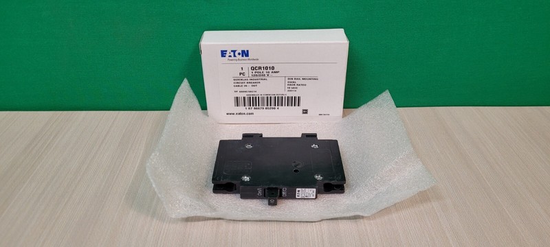 Eaton Cutler-Hammer QCR1010 10A 1P 120/240V Type QCR 10kAIC Circuit Breaker