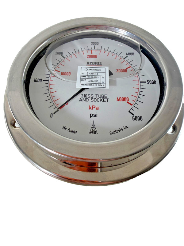 HYDRIL McDaniel Controls Pressure Gauge 316 SS Tube Socket 0-6000 PSI 40000 kPa